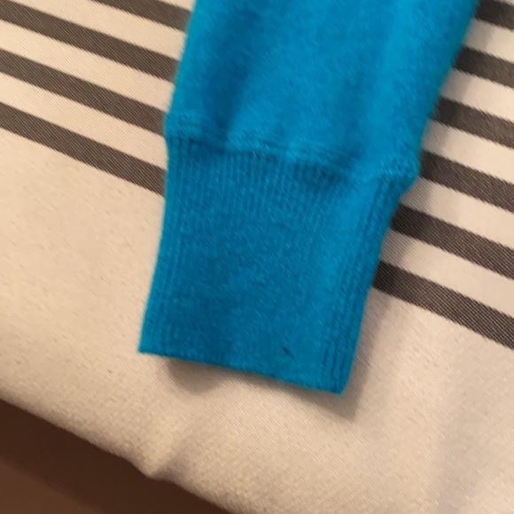 TNA cashmere sweater for Aritzia - Picture 2 of 7